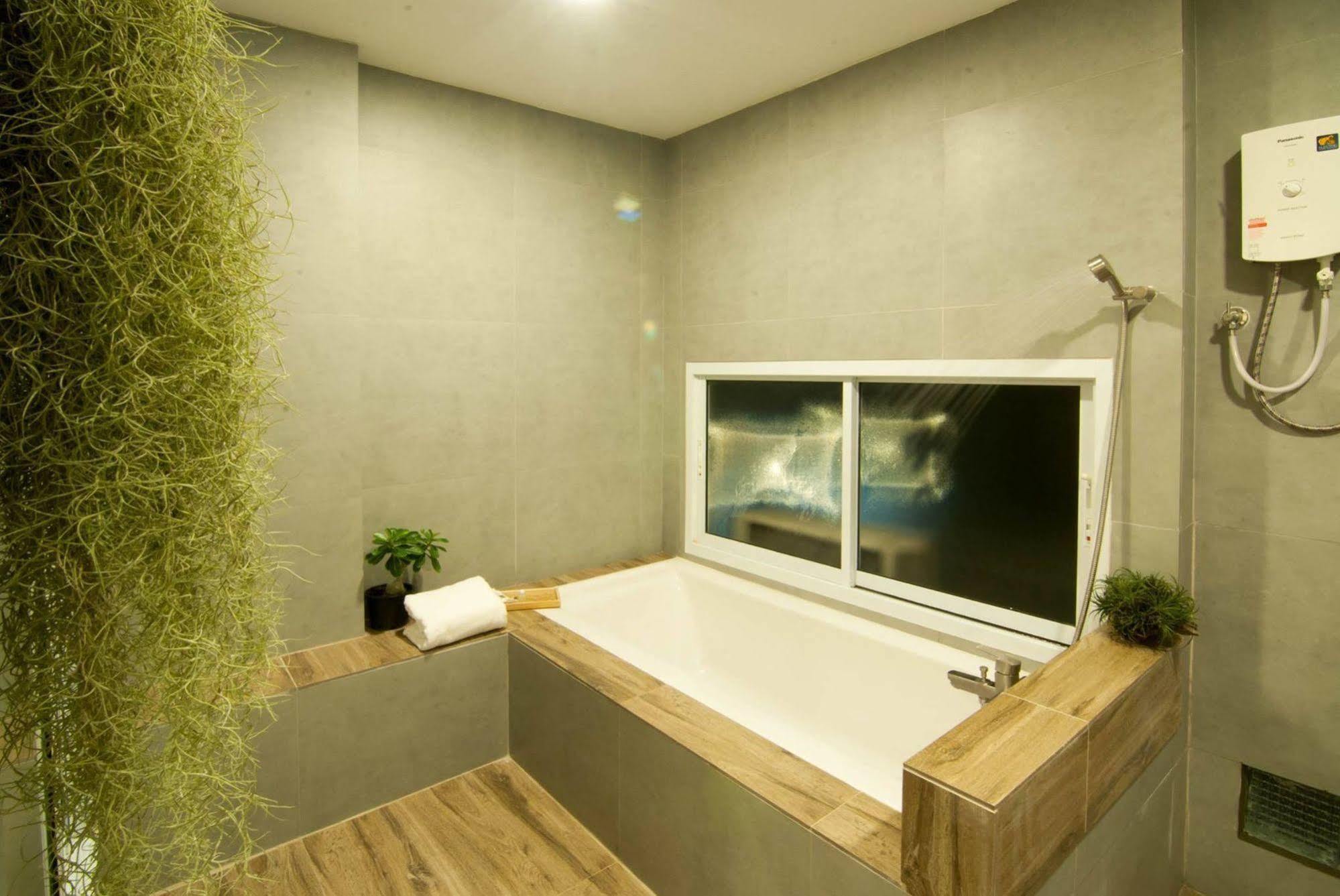 The Zenith Residence Hotel Nakhonratchasima Exterior foto