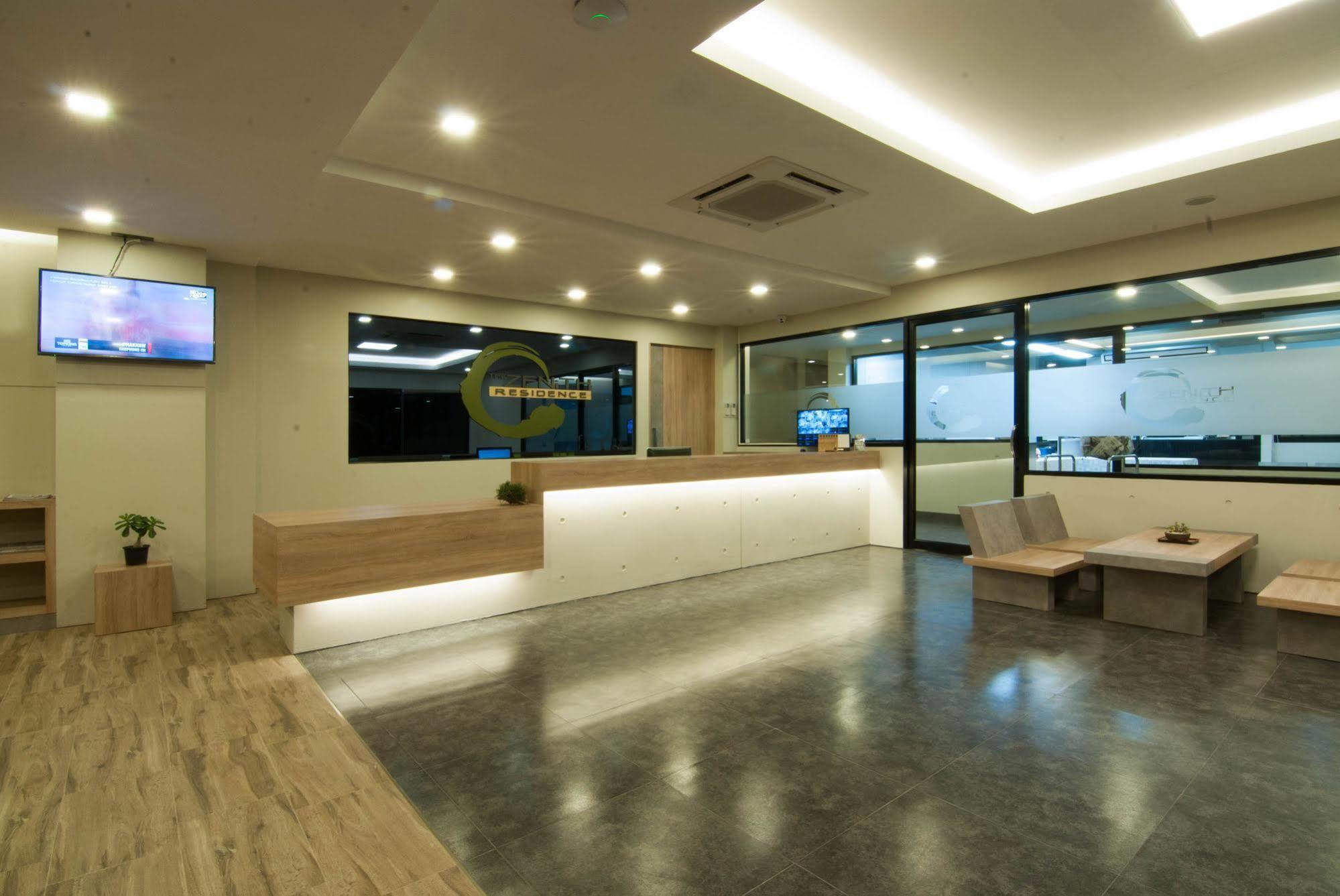 The Zenith Residence Hotel Nakhonratchasima Exterior foto